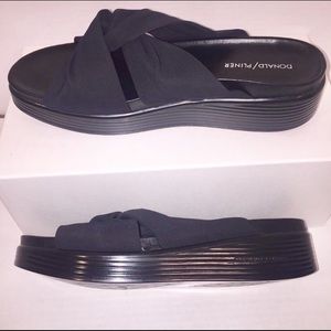 NEW DONALD PLINER Black Freea Sandals Sz 9.5M $178